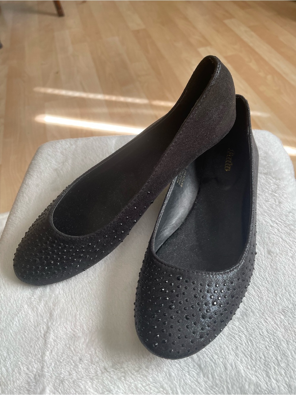 Black flats for women